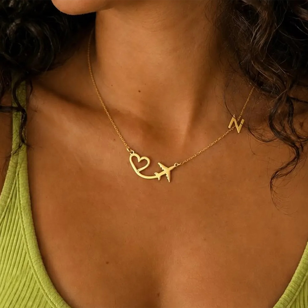 パーソナライズされたハート飛行機イニシャルペンダントネックレ - Engraved Name Necklace のレビューと価格