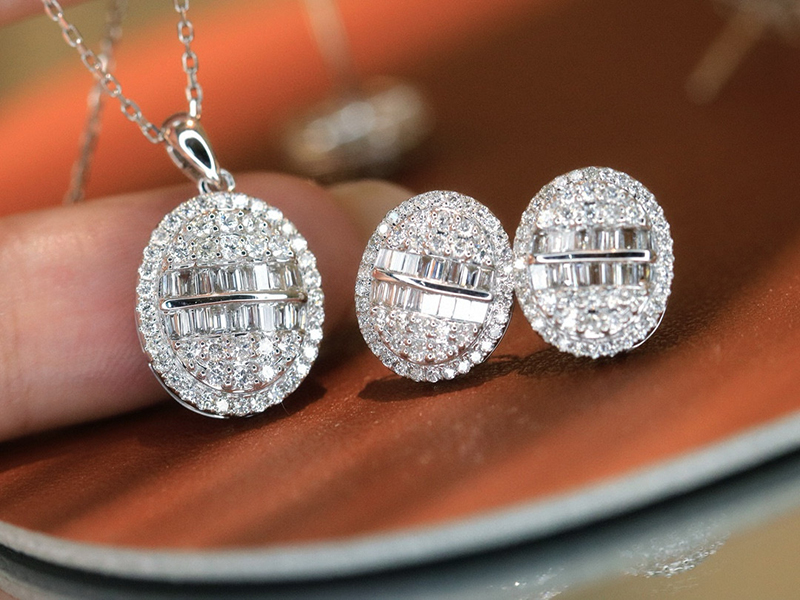 LUOWEND 100% 18K ホワイトゴールドイヤリング - Diamond Stud Earrings のレビューと価格