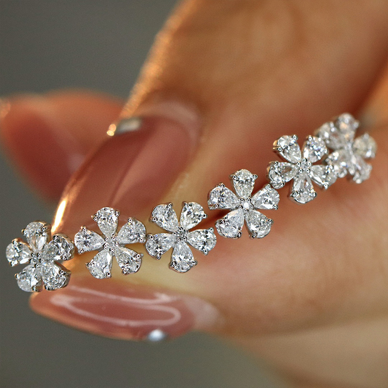 Aazuo ファインジュエリー 18K オリジナル ホワイト - Diamond Stud Earrings のレビューと価格