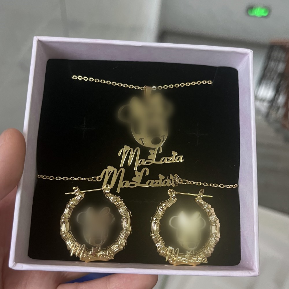 子供のためのパーソナライズされた文字のジュエリーセット,漫画 - Engraved Name Necklace のレビューと価格