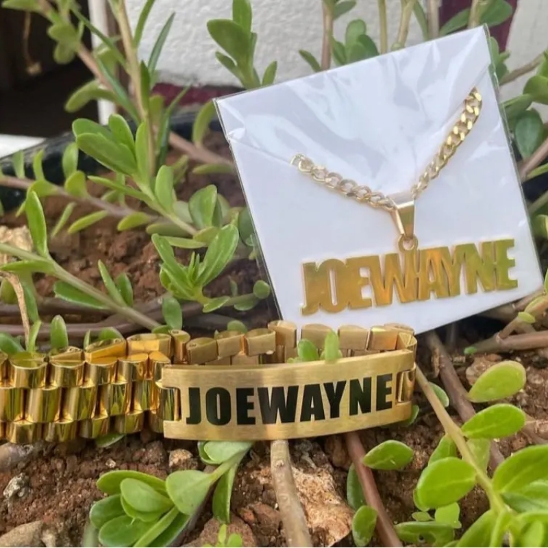 男性と女性のためのカスタム名のネックレス,大きなステンレス鋼 - Engraved Name Necklace のレビューと価格