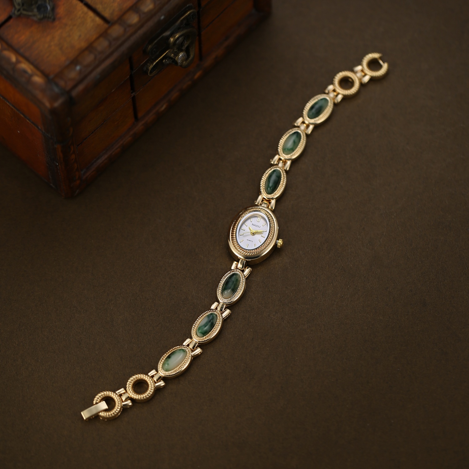 グリーン女性用人工石象嵌ストラップウォッチレトロオーバルダイ - Stones Watches & Jewelry In Sweden Ab のレビューと価格